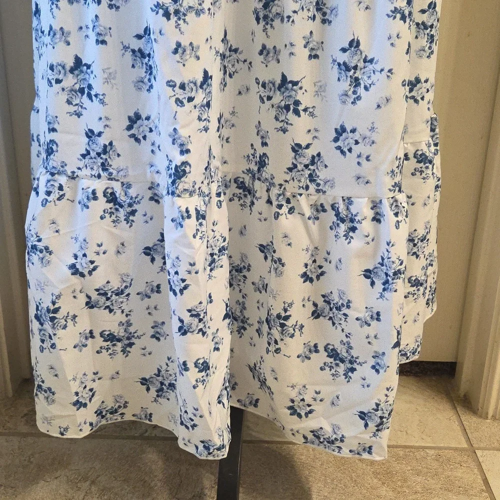 Floral Spaghetti Strap Maxi Dress With Cut Out In Back - Picture 8 of 16